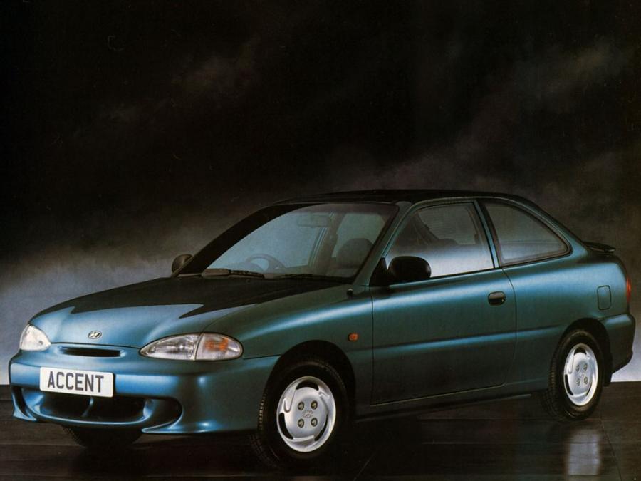  Hyundai Accent 3-Door 1994 года  (UK) (фото 3 из 4)